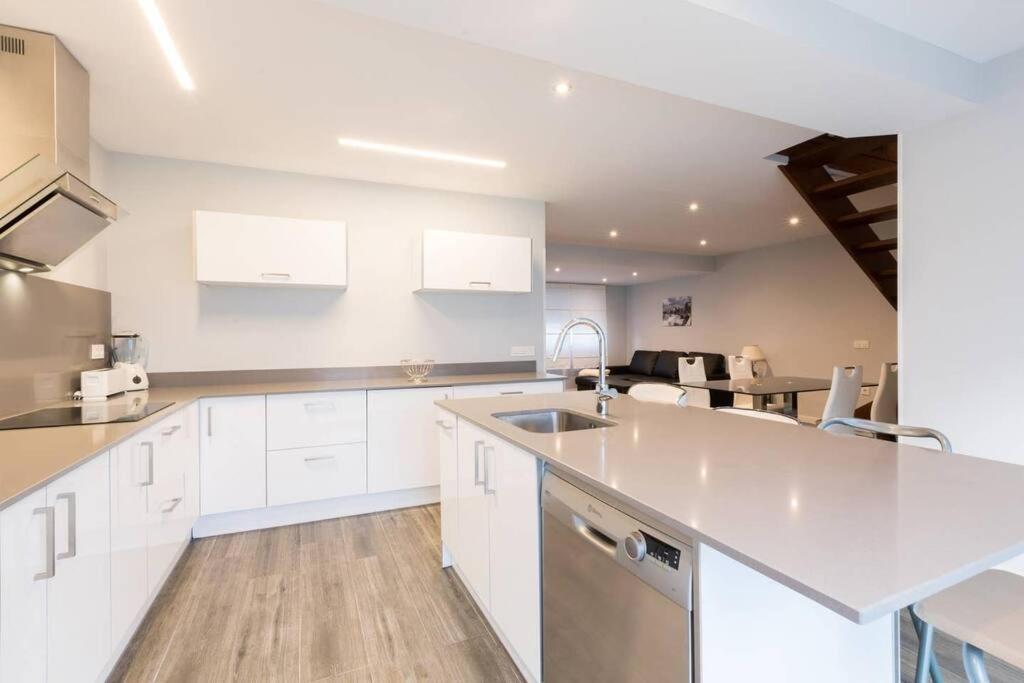 En La Cuidad- Con Jardin Y Barbacoa Holiday home *